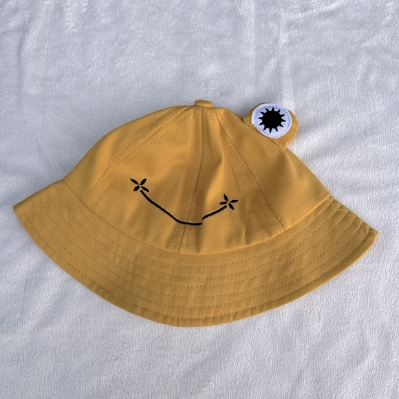 Cow & Smiley Face Hats | One Size | Preowned - Picture 5 of 8